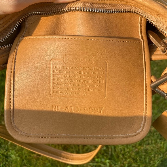 VINTAGE COACH BAG (RARE COLOR) - Picture 3 of 13